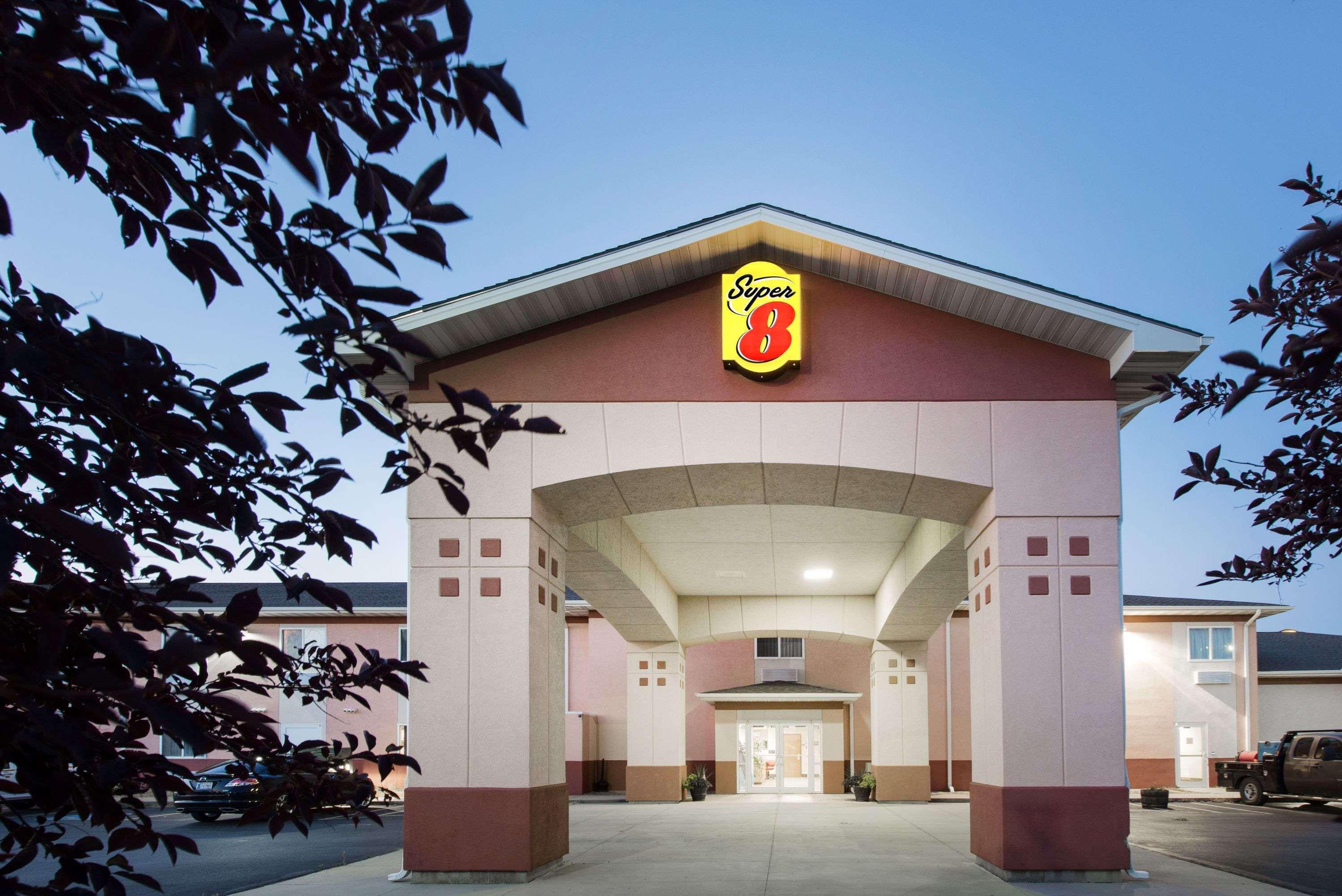 Hotel Super 8 By Wyndham Iola Ks Zewnętrze zdjęcie