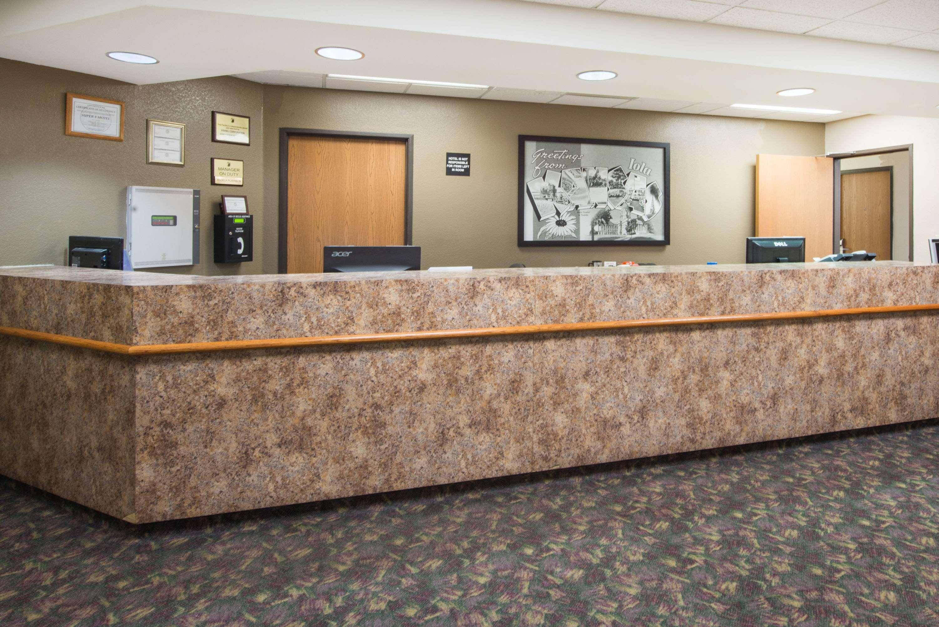 Hotel Super 8 By Wyndham Iola Ks Zewnętrze zdjęcie