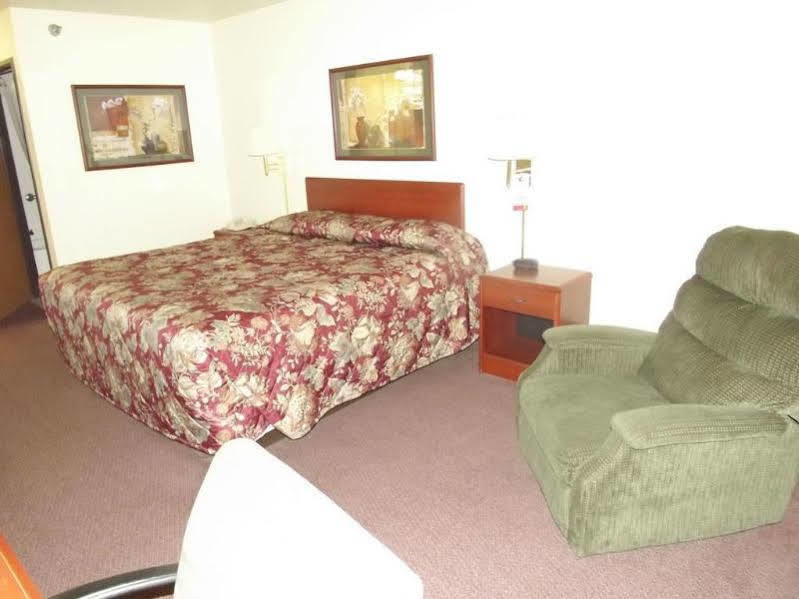 Hotel Super 8 By Wyndham Iola Ks Zewnętrze zdjęcie