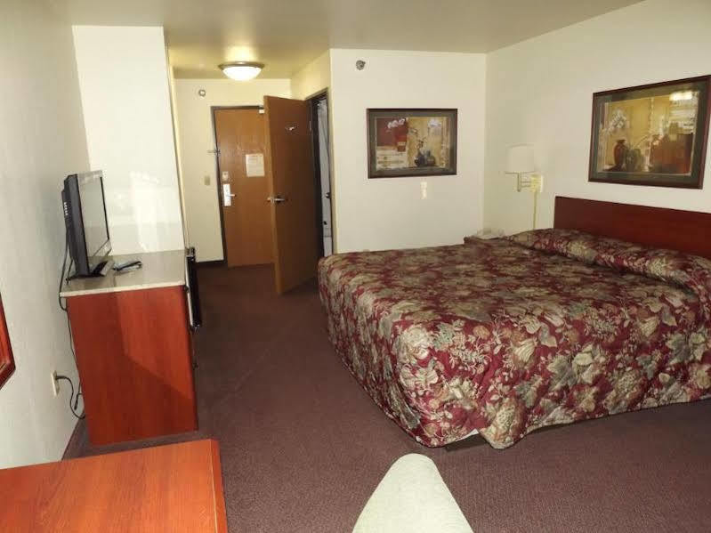 Hotel Super 8 By Wyndham Iola Ks Zewnętrze zdjęcie